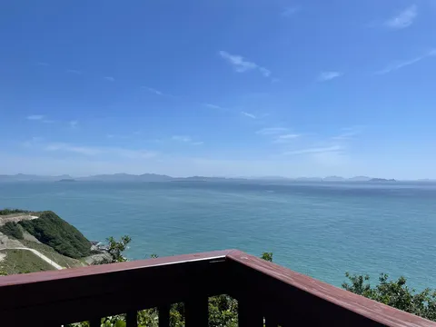水平線に吸い込まれる蒼