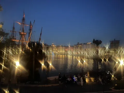 キラキラ夜景に目つぶし注意